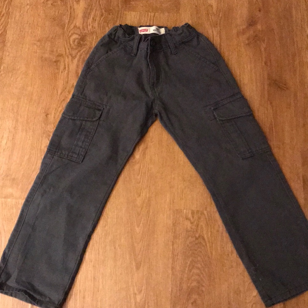 Boy’s gray Levi’s 505 size 8! . Adjustable waist